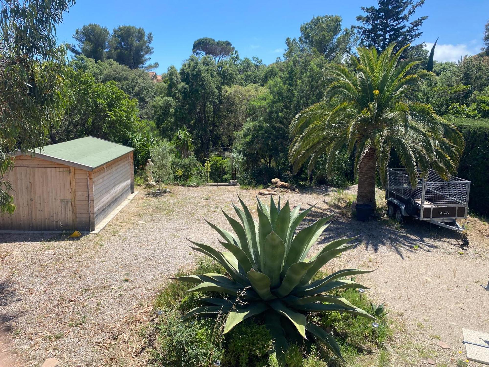 Chez Madou, T1 En Bas De Villa Et Rez De Jardin A 900M De La Mer Et Des Commerces Frejus Exterior photo